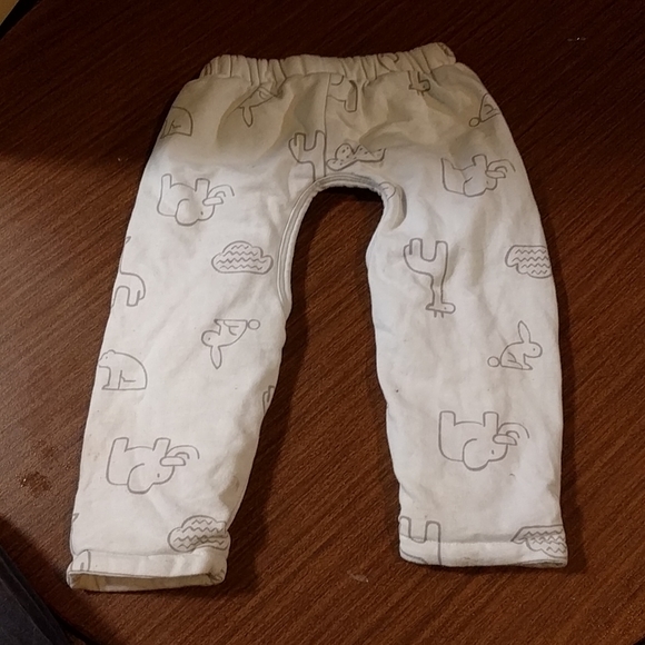 12M outfit + safe distance training Monkey backpack. - Picture 5 of 6